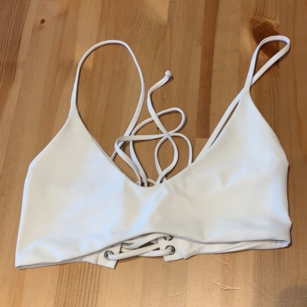 ISO!!! IN SEARCH OF either B+A Jackson top OR Kaohs Gypsy top in White size L-XL